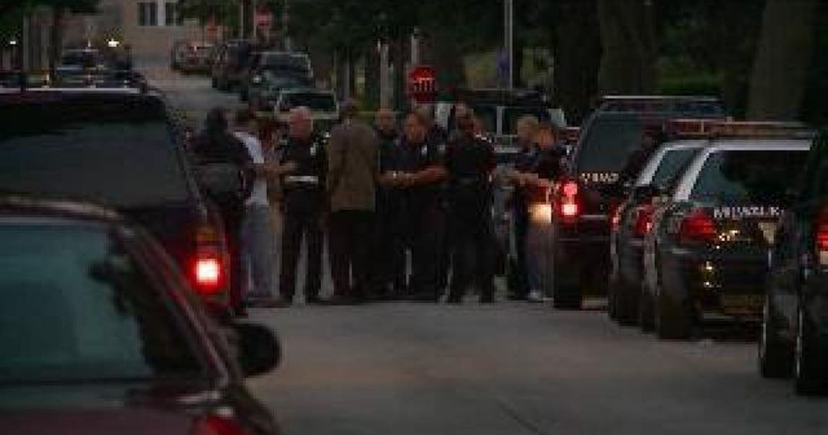 Milwaukee police shoot armed robbery suspect | FOX6 Milwaukee