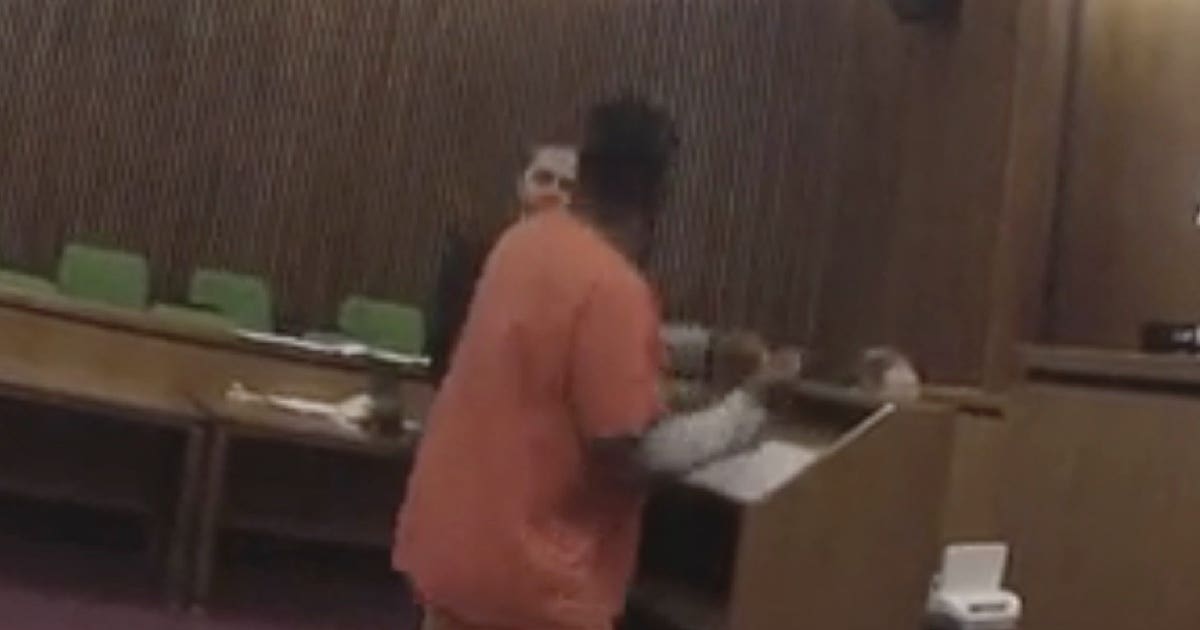 Video shows Ohio suspect attacking his own attorney during court ...
