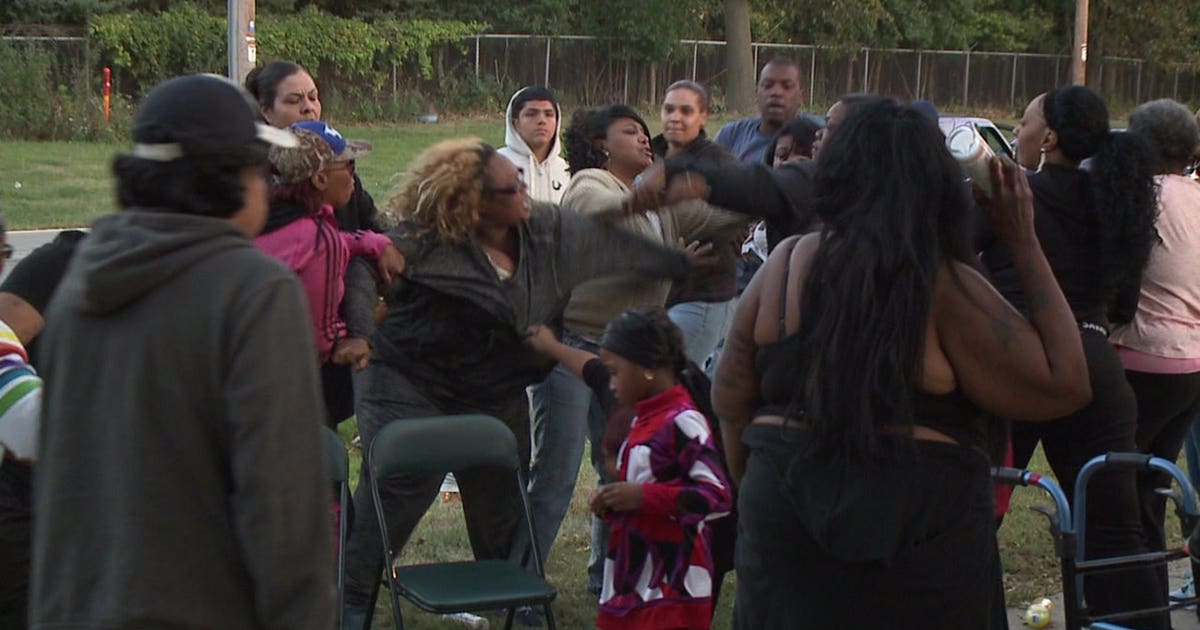"I just lost my kids!" Fight interrupts vigil for 2 children who died ...
