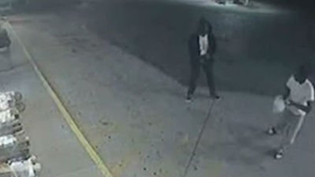 Milwaukee police seek to identify two armed robbery suspects