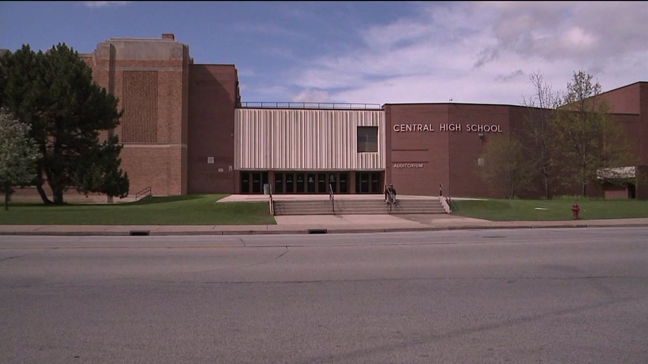 west-allis-school-board-to-vote-on-employee-retiree-health-clinic