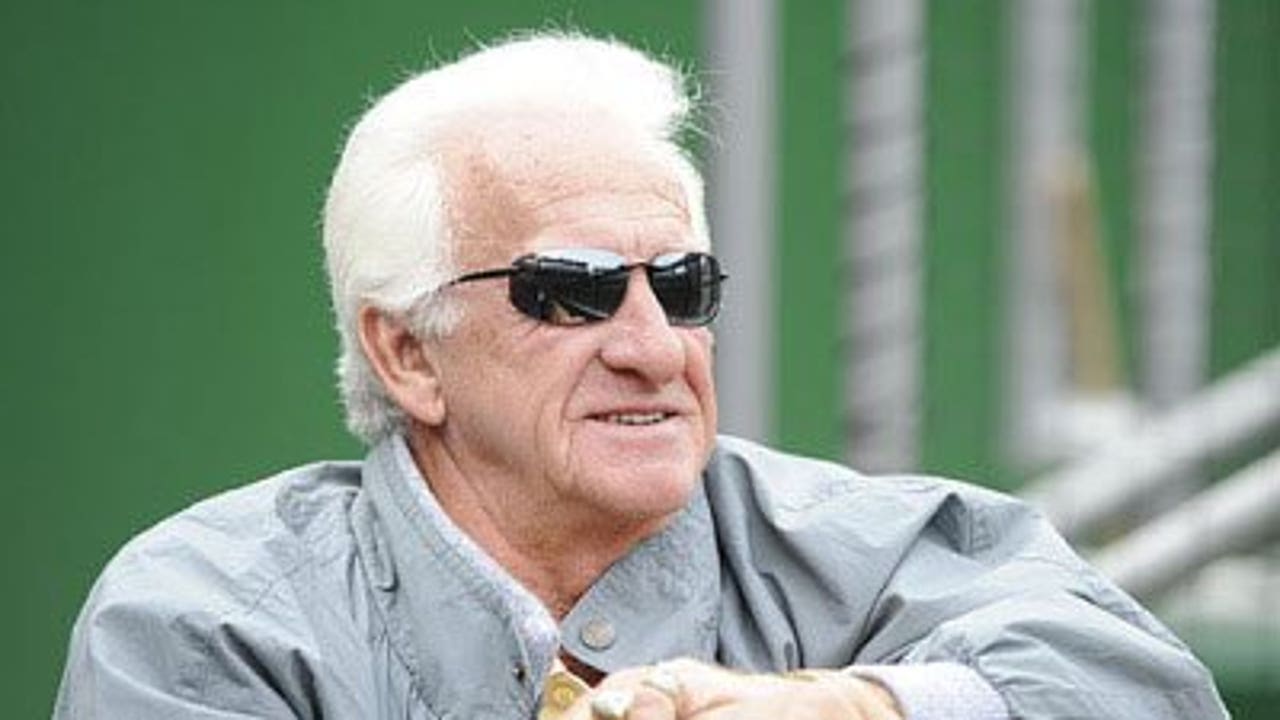 Brewers say Bob Uecker to scale back travel schedule in 2014