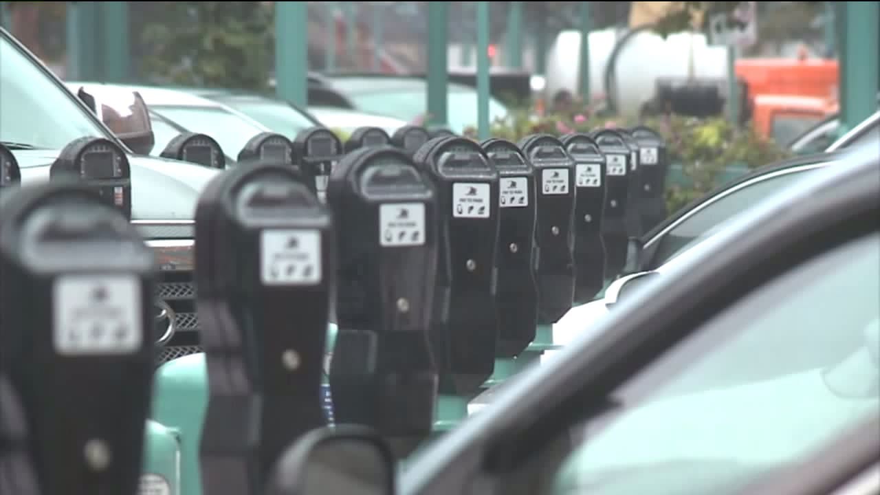 Milwaukee parking, garbage schedule changes for Memorial Day