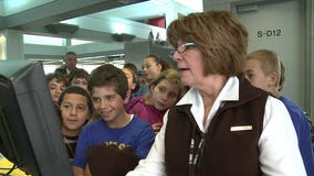 Kenosha 5th graders get behind-the-scenes tour with a pilot