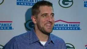 Aaron Rodgers plays Santa, gifts 55-inch televisions to offensive linemen, backup quarterbacks