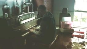 Man returns to Texas home, plays beautiful music on flooded piano