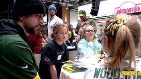 'Some 1-on-1 time:' Green Bay Packers QB hosts pizza party for kids at Lambeau Field 🏈🍕