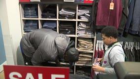 Smiles all around: Players provide kids with $200 in Kohl's cash, tickets during "Shop with the Bucks" event