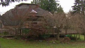 "I am devastated:" Washington home teeters on edge of cliff