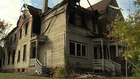 Arson suspected in 3-alarm fire, but why didn't anyone call 911?