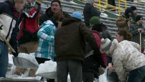 Hundreds shovel Lambeau Field stands in advance of Saturday's game