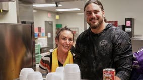 Packers OT David Bakhtiari, his mother donate soup to Green Bay shelter