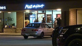 New Berlin police investigate armed robbery at Pizza Hut restaurant