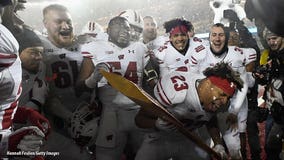 Wisconsin beats Minnesota 38-17, earns Big Ten title game berth