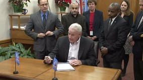 Milwaukee Mayor Tom Barrett signs lead pipe removal ordinance; work to begin in spring of 2017