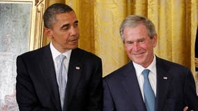 Presidents Obama, Bush share stage at White House