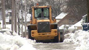 City of Milwaukee to offer snow plow licenses at reduced fees to make it easier to plow alleys