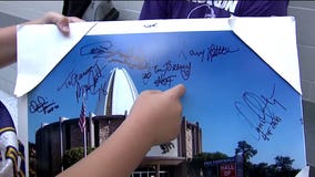 "Really want to get Brett Favre:" FOX6's Ted Perry caught up with veteran, rookie autograph seekers in Canton