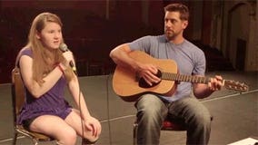 Aaron Rodgers surprises Kelly at The Pabst Theater