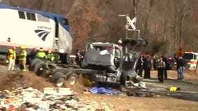 Train carrying members of Congress hits garbage truck, 1 confirmed dead