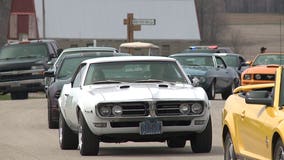 Hundreds of classic cars, hot rods embark on 70-mile social distance parade through SE Wisconsin