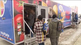 Mobile market an oasis for Racine residents who live in 'food desert'