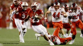 Taylor scores twice, No. 4 Wisconsin beats W. Kentucky 34-3