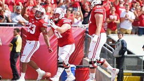 Taylor scores 3 TDs, No. 5 Wisconsin beats New Mexico 45-14