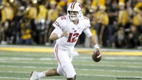 No. 18 Wisconsin rallies past Iowa 28-17