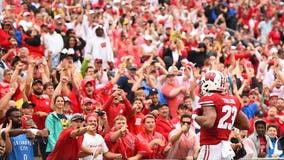 Jonathan Taylor helps No. 13 Wisconsin trounce No. 11 Michigan 35-14