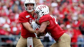 Taylor scores 5 TDs to lead No. 8 Wisconsin past Kent State