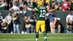 Aaron Rodgers threw 5 TD passes as Packers gashed Raiders 42-24