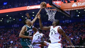 Milwaukee Bucks topped by Toronto Raptors 106-100; series now at 1-1