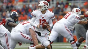 No. 5 Wisconsin holds off Illinois 24-10, stays unbeaten