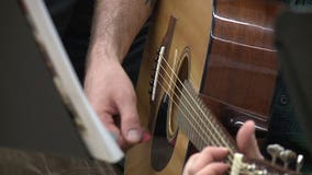 Guitars For Vets: UWM professor welcomes men, women who have served; classes help combat PTSD