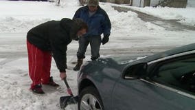 Snow brings out Good Samaritans in southeastern Wisconsin