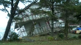 SEE IT: House topples into Pacific Ocean along Washington coastline