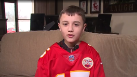 Family seeks to thank man who gifted 11-year-old with Mahomes jersey