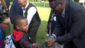 'I'm excited!' MPS students get standing ovation at Maple Tree Elementary on 1st day of school