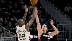 Khris Middleton scores 21, leads Bucks past Cavaliers 129-112