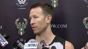 Milwaukee Bucks re-sign free-agent forward Steve Novak