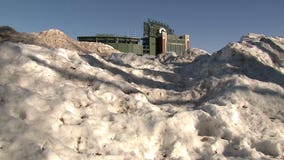 Excitement builds in Titletown ahead of Packers, Giants playoff game