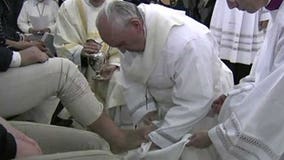 Pope Francis washes youths' feet at detention center