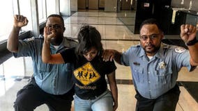 Chicago police officers photographed taking a knee will now face reprimand