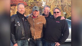 Bikers help Bruce Springsteen stranded on side of the road