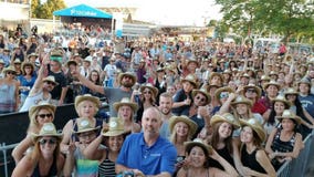 8-foot long selfie stick creates Summerfest's largest "Super Selfie" on U.S. Cellular stage