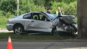 Muskego man, 20, seriously hurt after crashing into cement pillar in Brown Deer