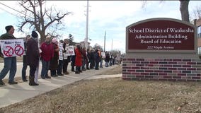 'This is insane:' Students inspire parents to rally against gun violence in Waukesha