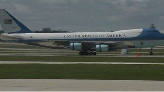President Obama arrives in Milwaukee for campaign rallies