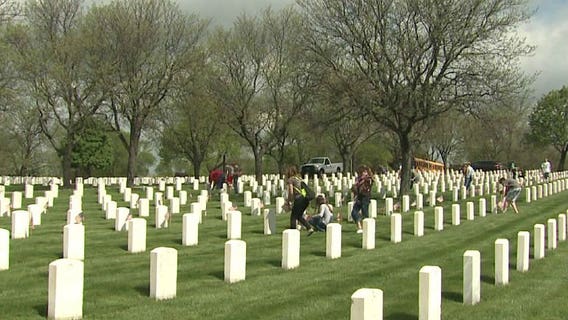 "We're remembering:" Hundreds gather for Memorial Day ceremony at Wood National Cemetery